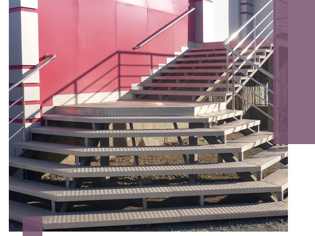 Лестницы для магазина в Ижевске — изготовление и монтаж