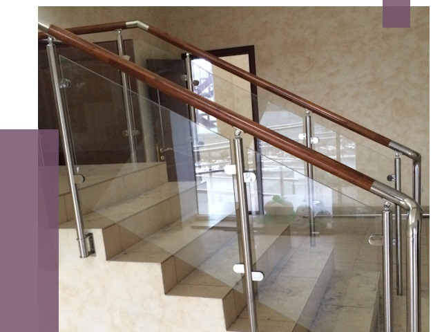 Комбинированные перила из металла и дерева в Ижевске