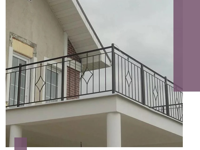 Изготовление балконных ограждений в Ижевске из металла и стекла