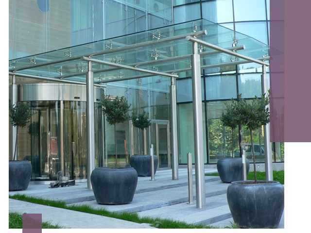 Навесы из стекла на заказ в Ижевске — монтаж и установка