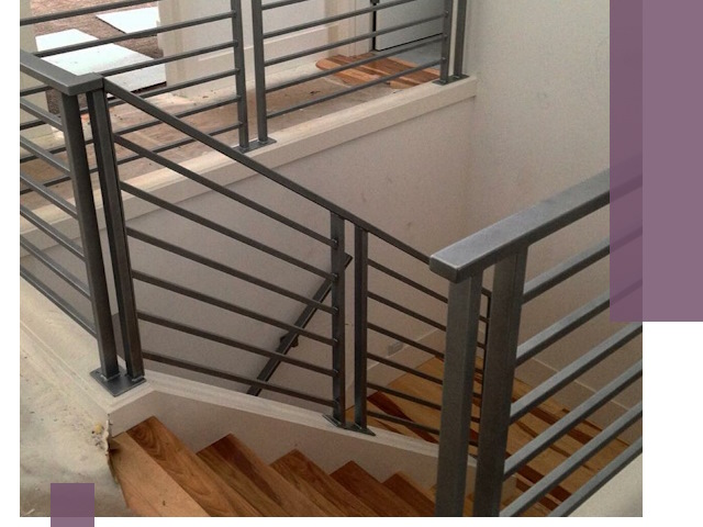 Изготовление поручней из металла и дерева в Ижевске